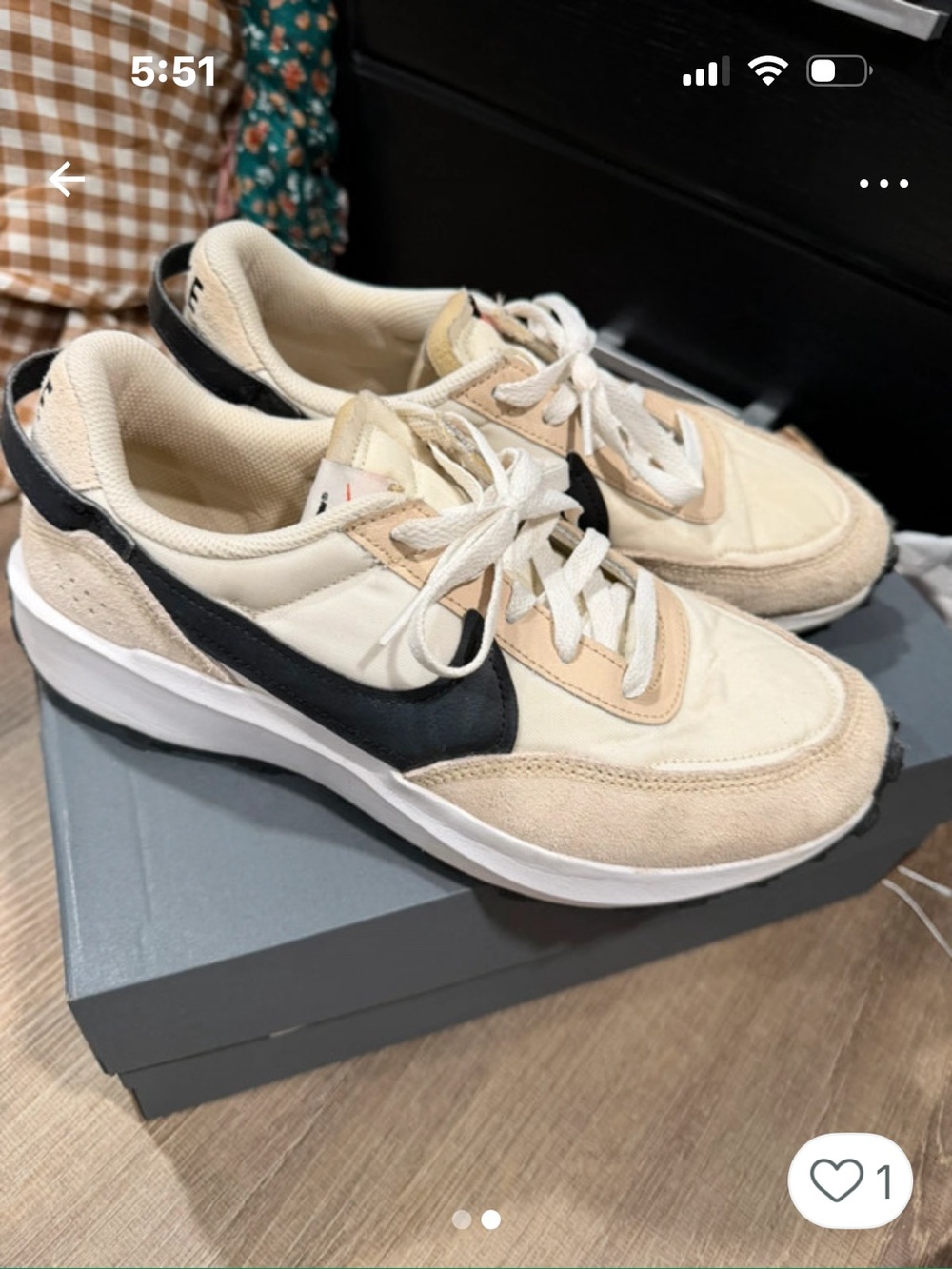 Nike Cream and Black Women's Sneakers